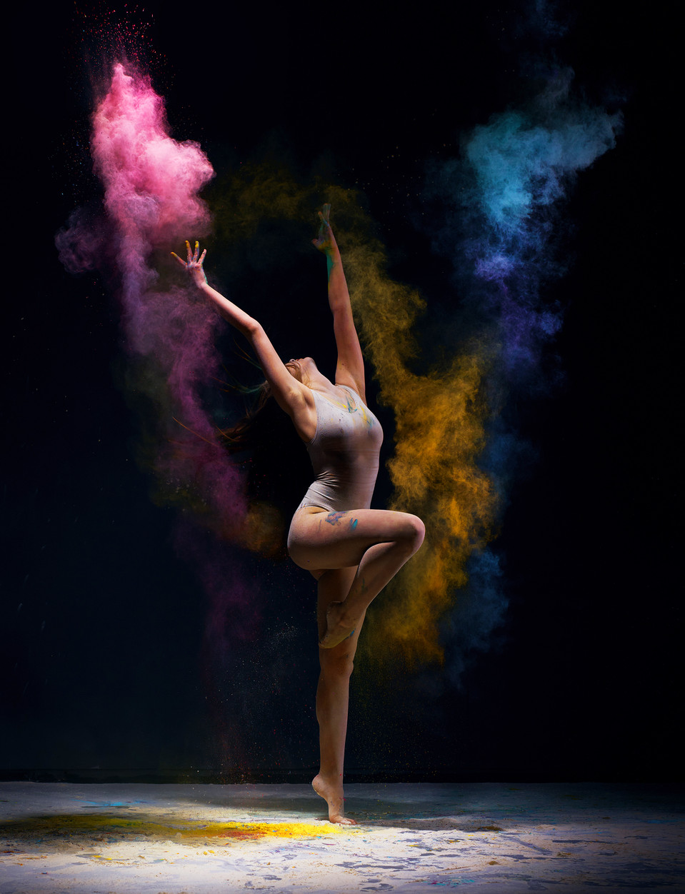 Dancer with coloured powder
